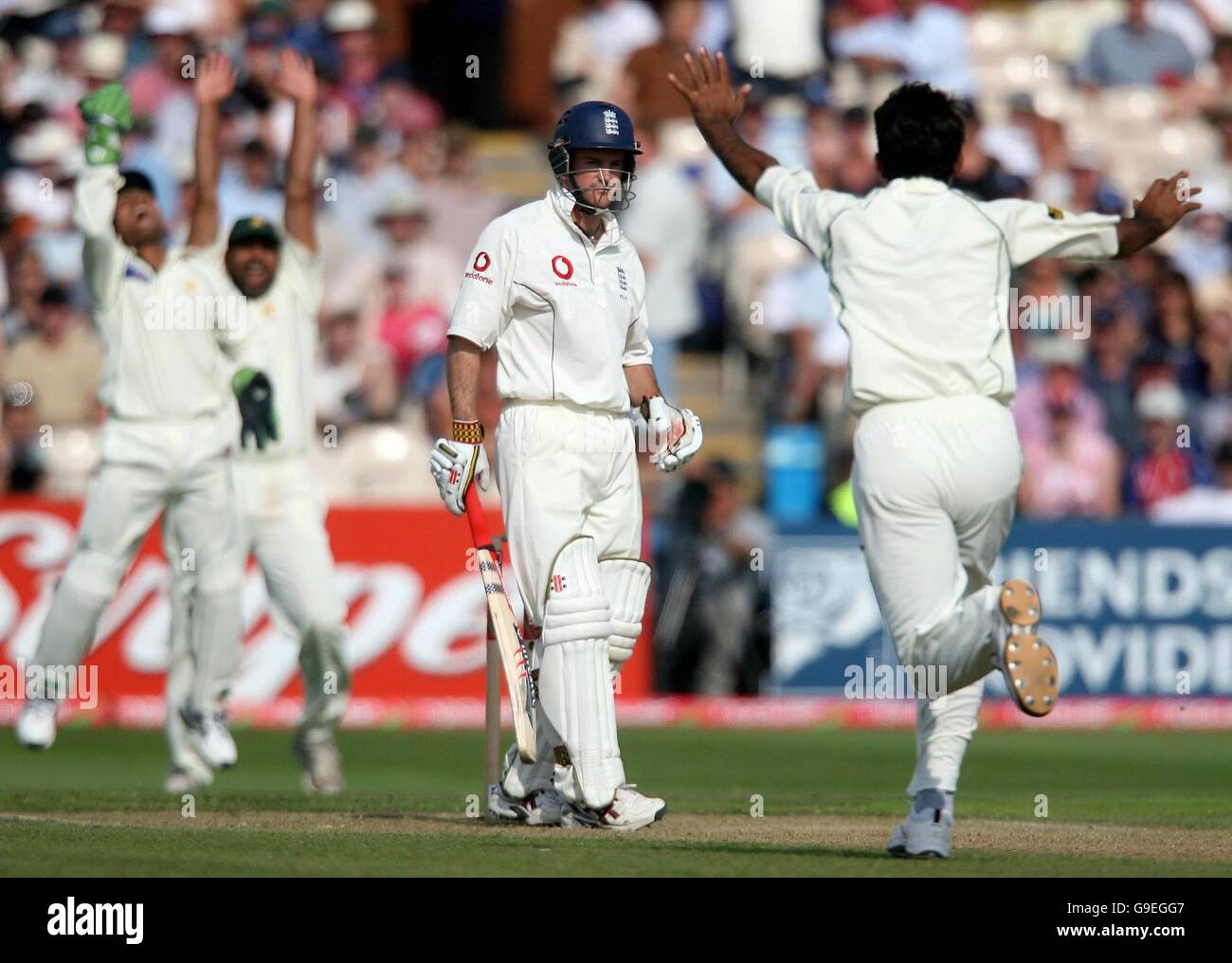 Cricket - Second npower Test match - England v Pakistan - Old Trafford  Stock Photo - Alamy