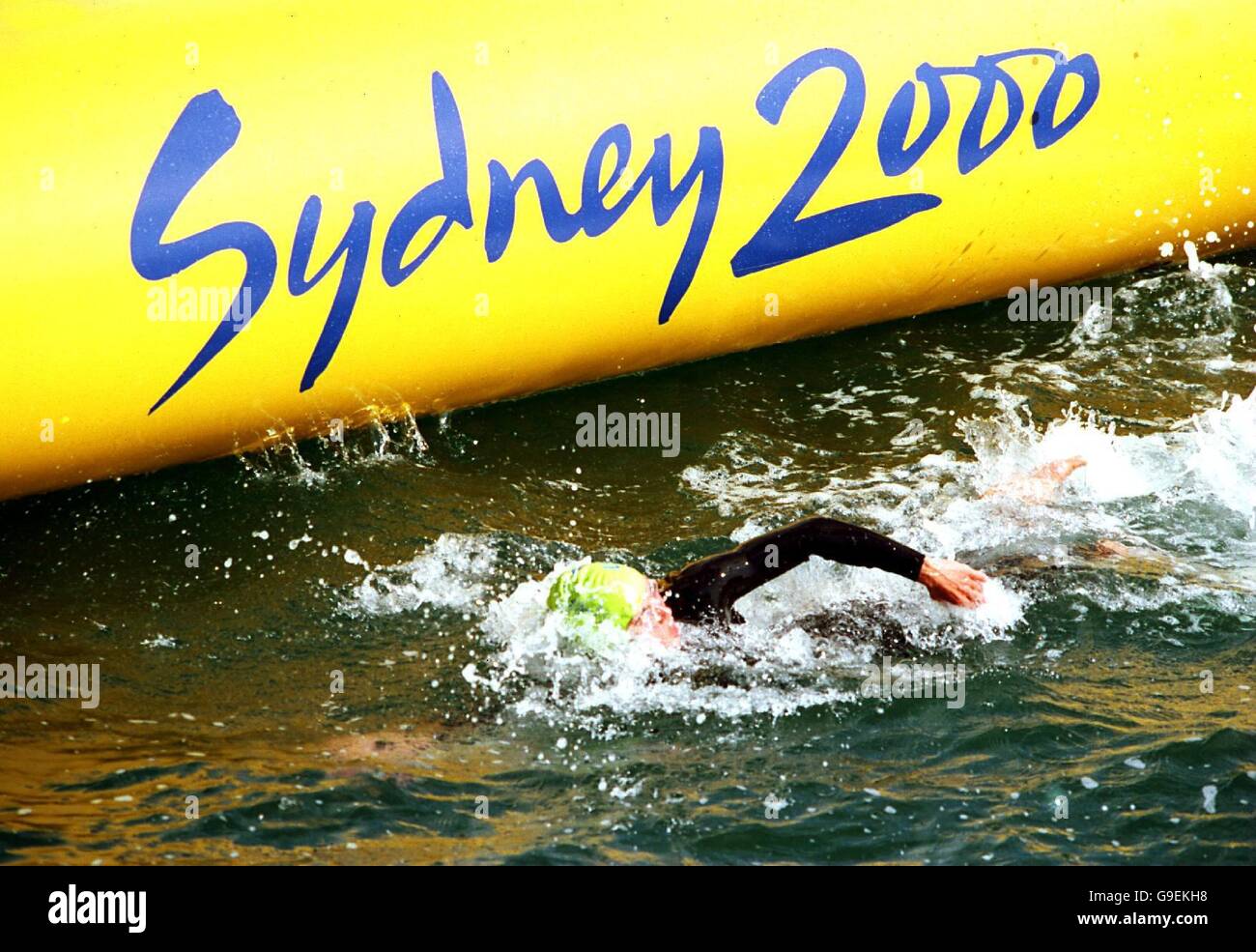 Women S Triathlon Sydney 2000 Olympics A Triathlete Swims Past The Sydney 2000 Logo Stock Photo Alamy