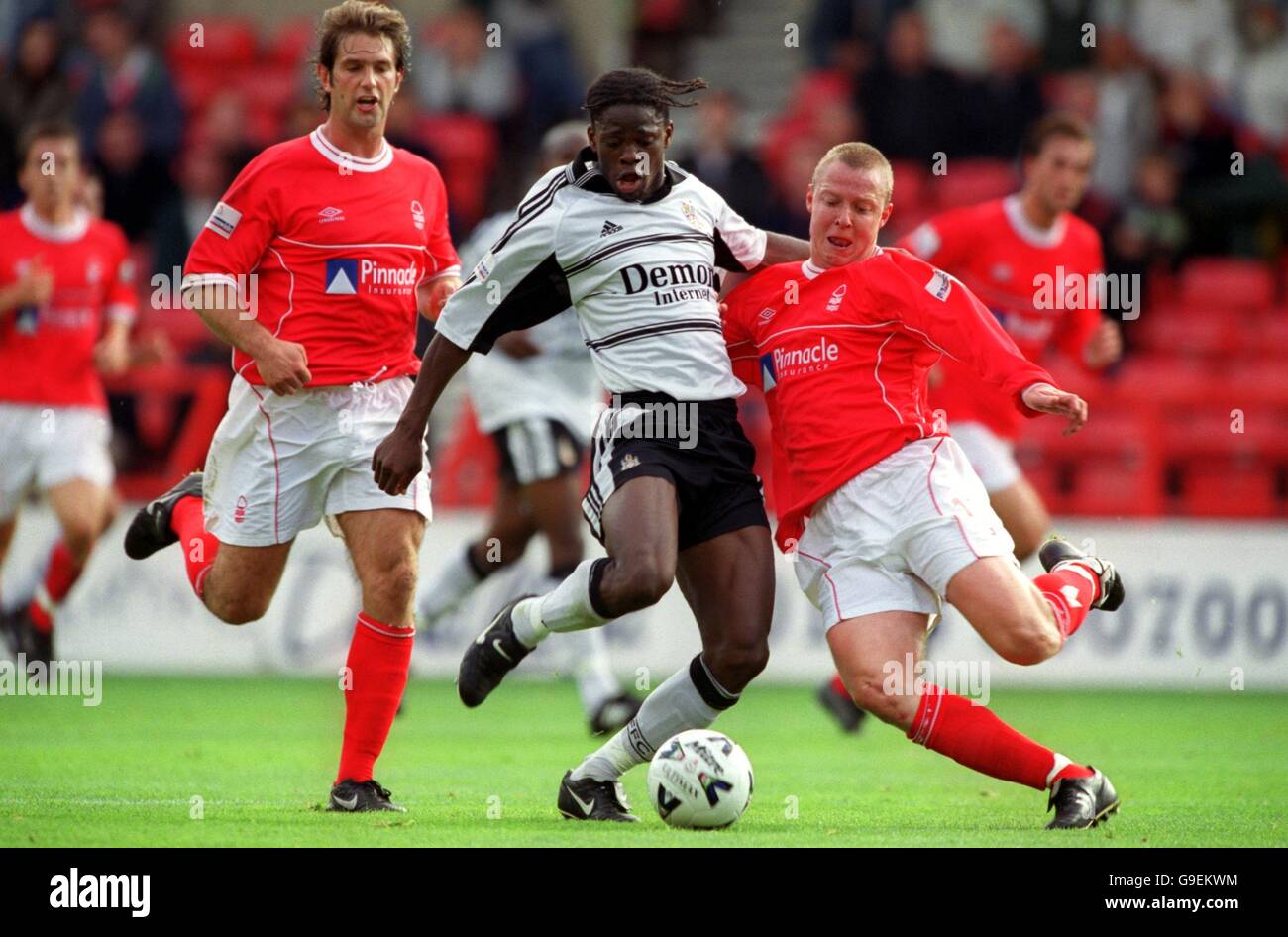 Soccer - Nationwide League Division One - Nottingham Forest v Fulham. Nottingham Forest's Andy Johnson (l) and Tony Vaughan (r) try to tackle Fulham's Louis Saha (c) Stock Photo