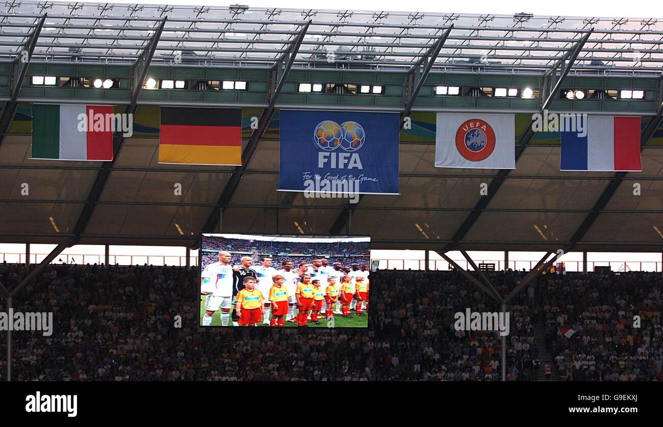 Italy 2006 world cup final line up hi-res stock photography and images