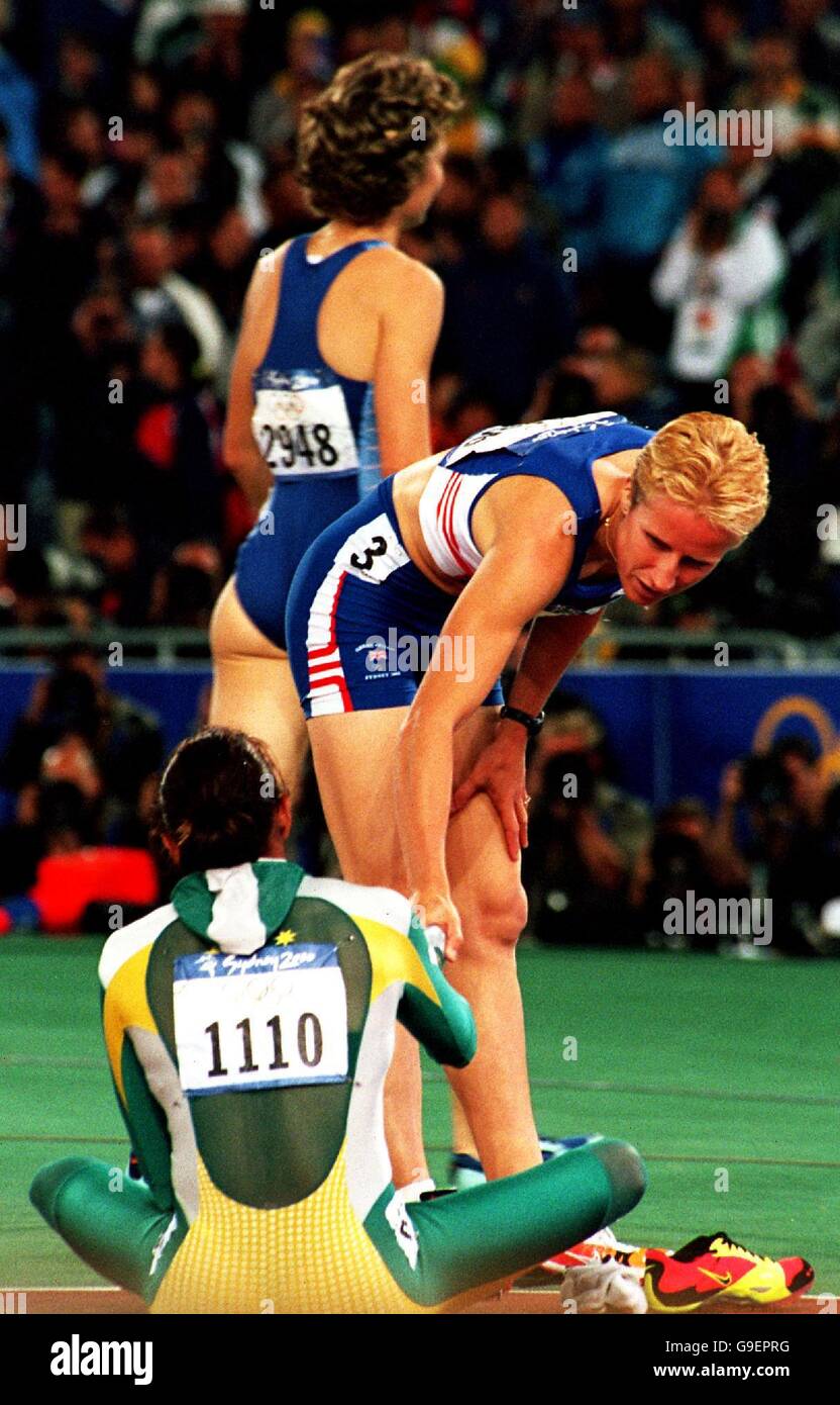 Great Britain's bronze medal winner Katharine Merry congratulates Australia's gold medal winner Cathy Freeman (sitting) Stock Photo