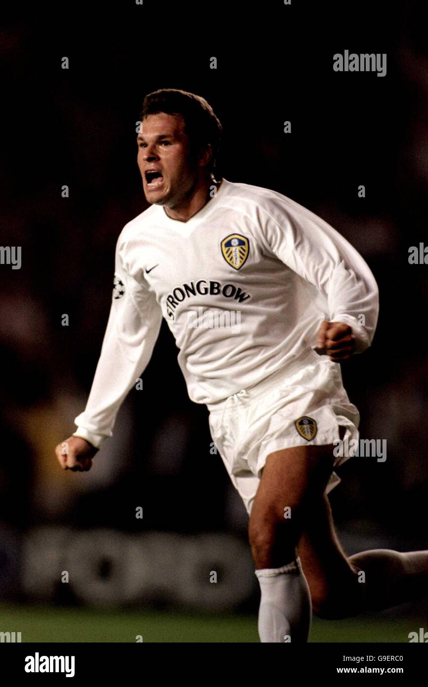 PA PHOTOS/AAP - UK USE ONLY : Australian soccer star Mark Viduka puts in a  solo effort for his English Club Leeds United in a friendly International  against Chilean Club team Colo