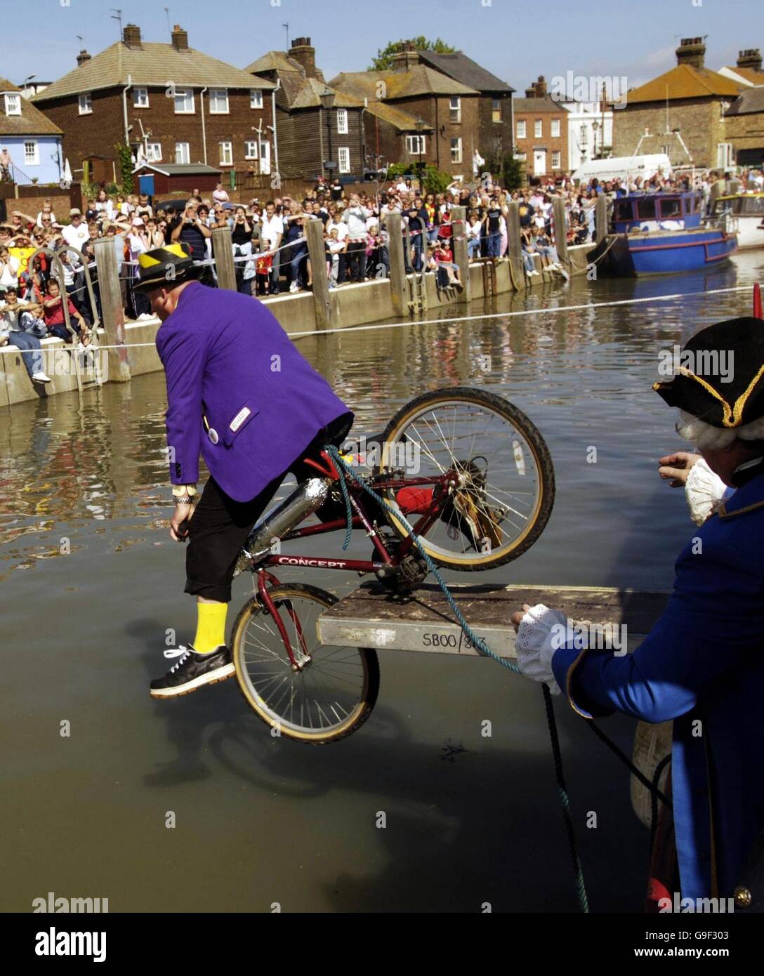 Walking the plank championship hi-res stock photography and images - Alamy