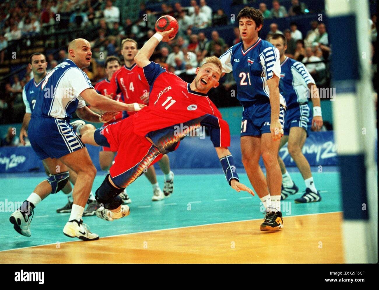Sydney 2000 Olympic Games - Men's Handball - Semi Final - Russia v Yugoslavia Stock Photo