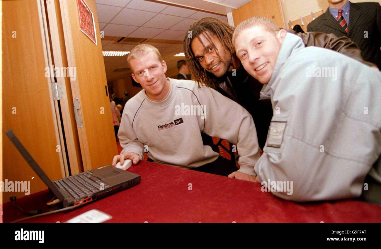 (L-R) Middlesbrough's Robbie Mustoe, Christian Karembeu and Alun Armstrong help to launch the new Boro website Stock Photo