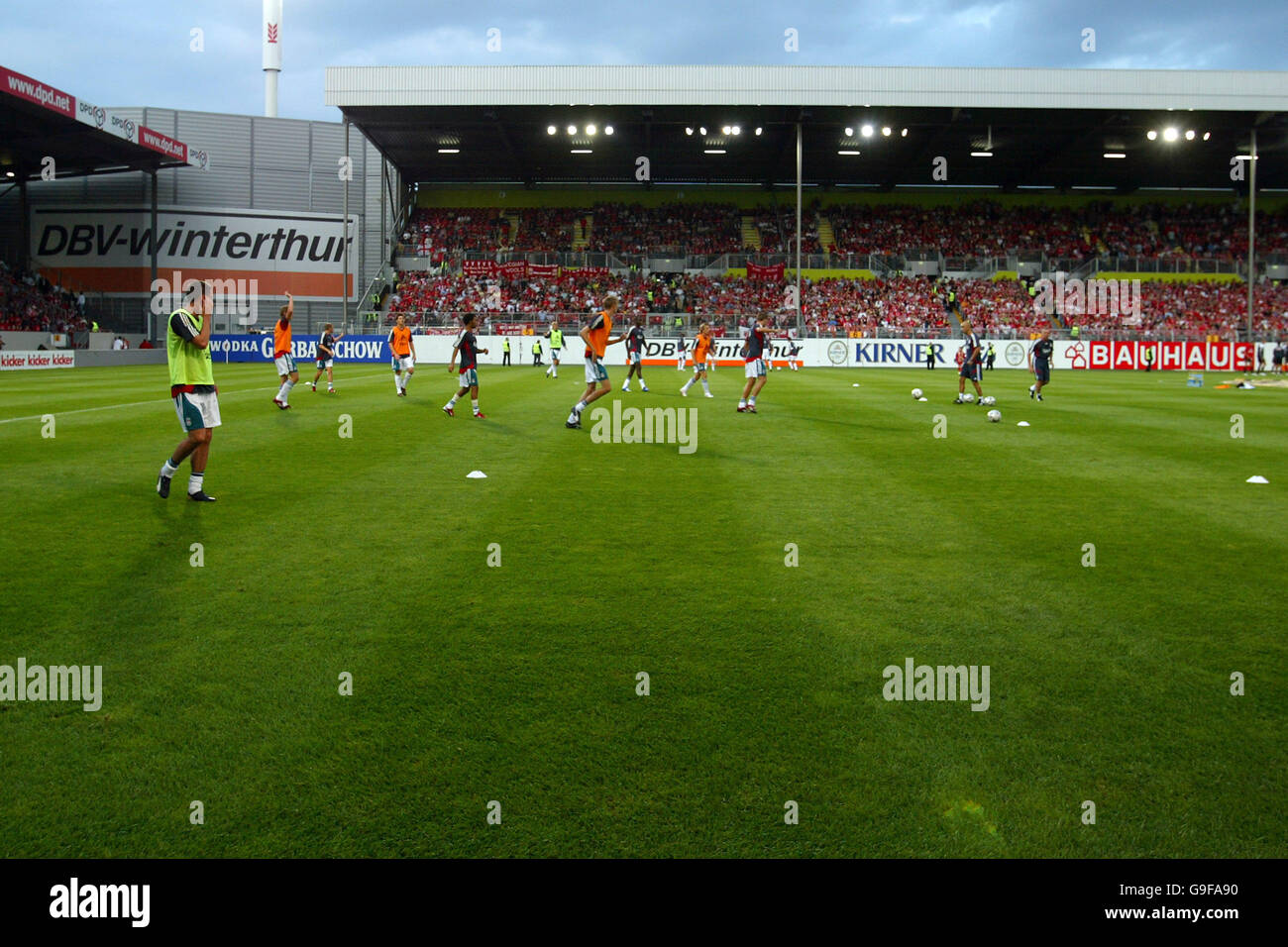 Soccer Friendly Fsv Mainz 05 V Liverpool Stadium Am Bruchweg Fsv Mainz 05 And Liverpool Warm Up Before The Game Stock Photo Alamy