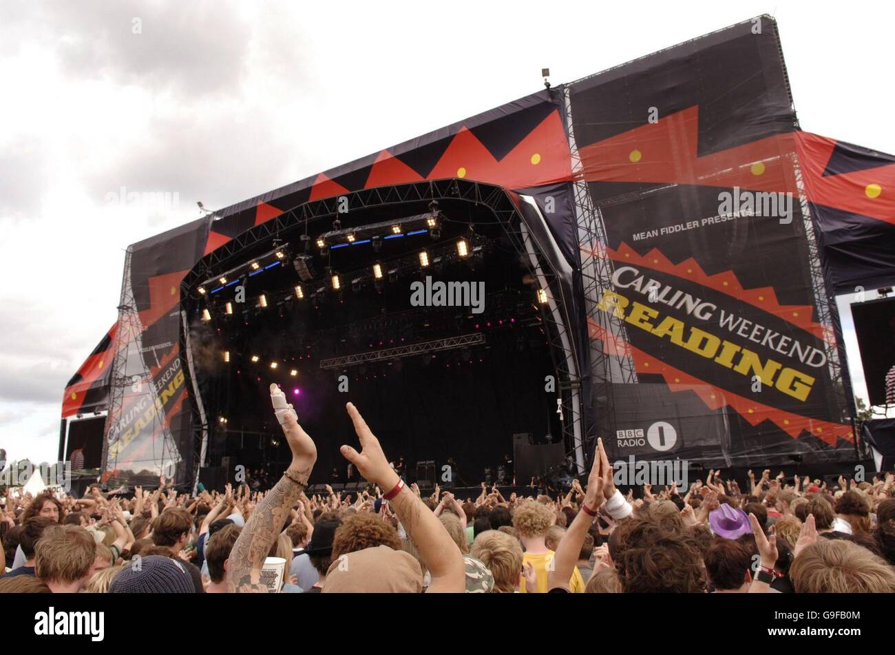 The crowd at the carling reading festival hi-res stock photography and  images - Alamy