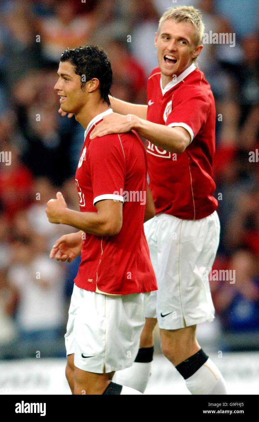 Manchester United's Cristiano Ronaldo celebrates his goal against Oxford,  with team-mate Darren Fletcher (R) during the friendly match at the Kassam  Stadium, Oxford Stock Photo - Alamy