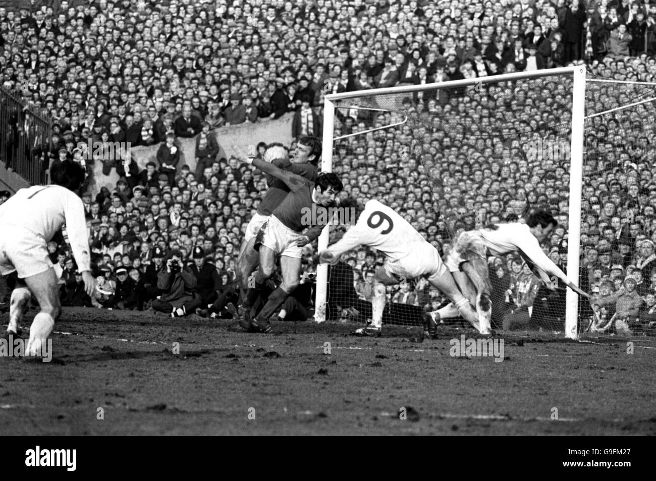 (L-R) Leeds United's Peter Lorimer looks on as Manchester United's Alex Stepney and Tony Dunne combine to deny Leeds United's Mick Jones and Paul Madeley Stock Photo