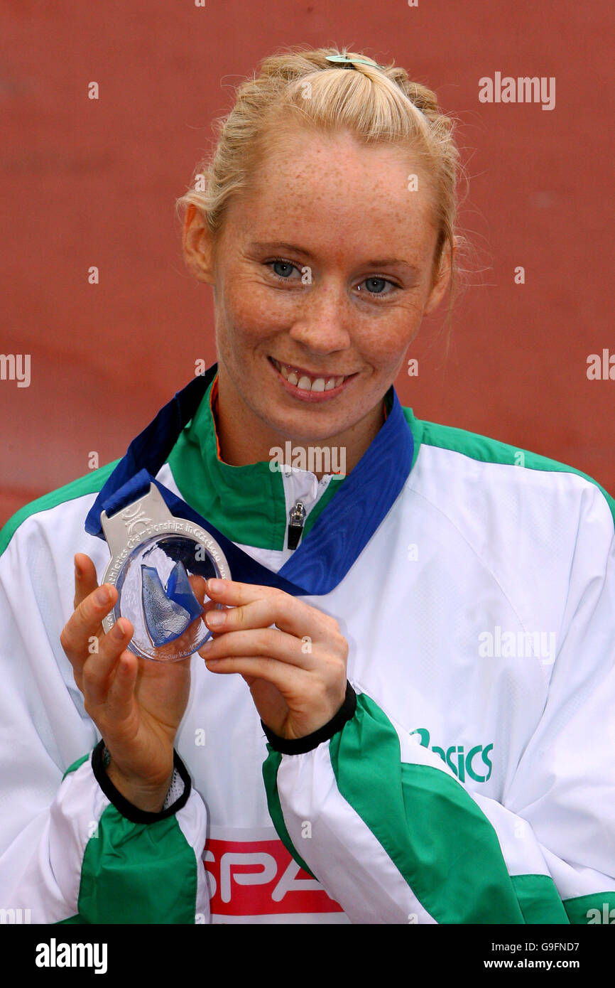 Athletics - European Athletics Championships 2006 - Ullevi Stadium. Ireland's Derval O'Rourke with her silver medal in the 100m hurdles Stock Photo