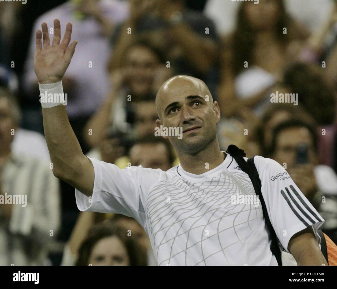 An emotional Andre Agassi waves to the crowd before his first round match against Andrei Pavel during the US Open at Flushing Meadow, New York. After the tournament he is to retire from tennis. Stock Photo