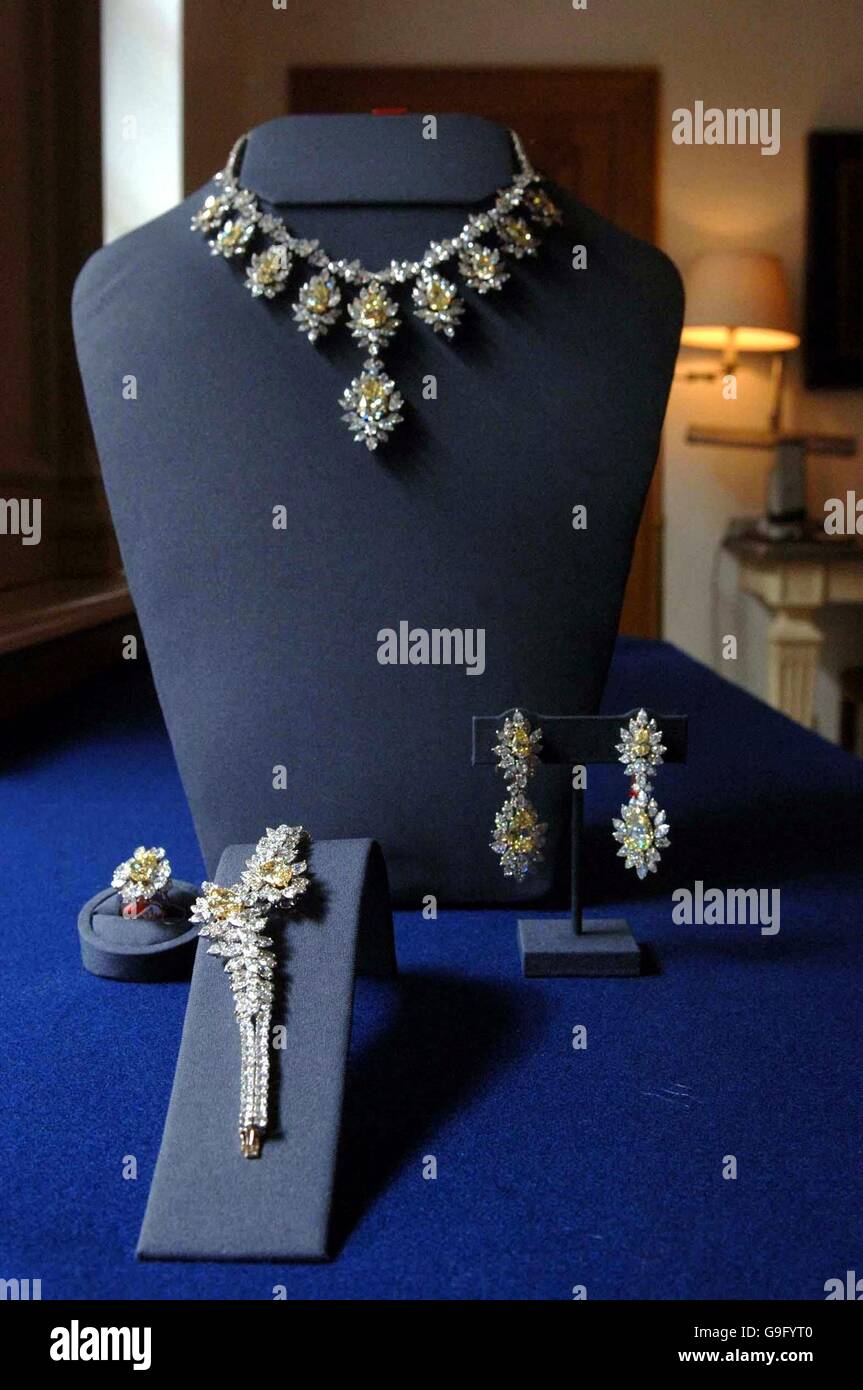 Harry Winston jewellery goes under the hammer Stock Photo - Alamy