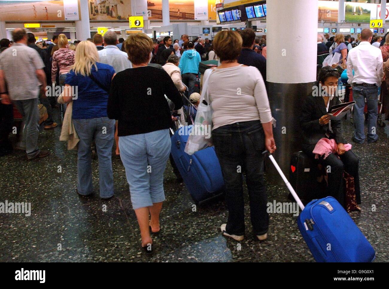 Passengers queue at the checkin desks in Gatwick Airport's South Terminal Stock Photo Alamy