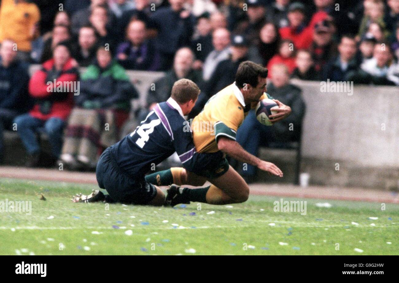 Rugby Union - Friendly - Scotland v Australia. Australia's Joe Roth (r) scores the second try of the game Stock Photo
