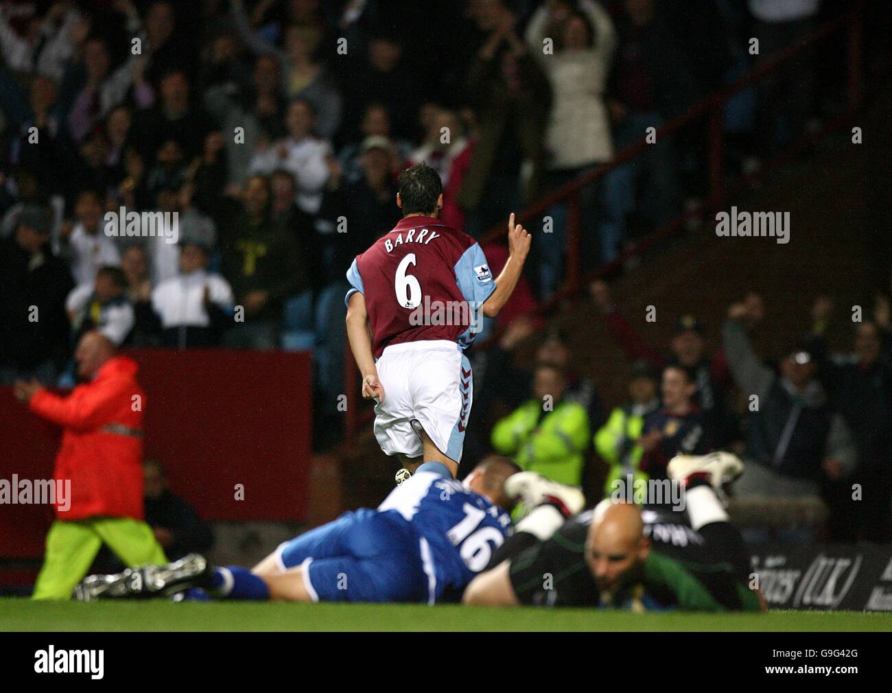 Marcus Hahnemann and Ivar Ingimarsson(L) of Reading are left on the floor as Aston Villa's Gareth Barry puts his team 2-1 up Stock Photo