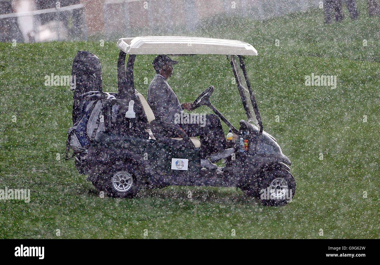 Tiger woods sits out a rain storm on the 18th hole during the USA Ryder Cup team members practice session at the K-Club, Co Kildare. Stock Photo