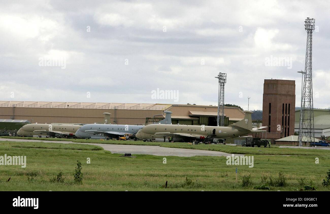 Ground crew at work around a Nimrod at RAF Kinloss, after 14 British service personnel died when their Nimrod reconnaissance plane crashed in Afghanistan. Twelve RAF service personnel on board had served with the 120 Squadron. Stock Photo