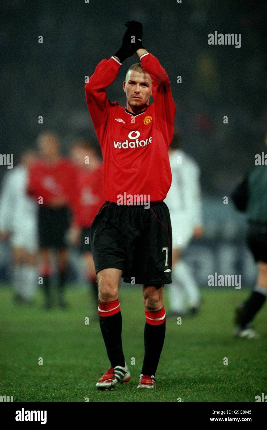 Manchester United's David Beckham celebrates at the end of the game against  Olympiakos Stock Photo - Alamy