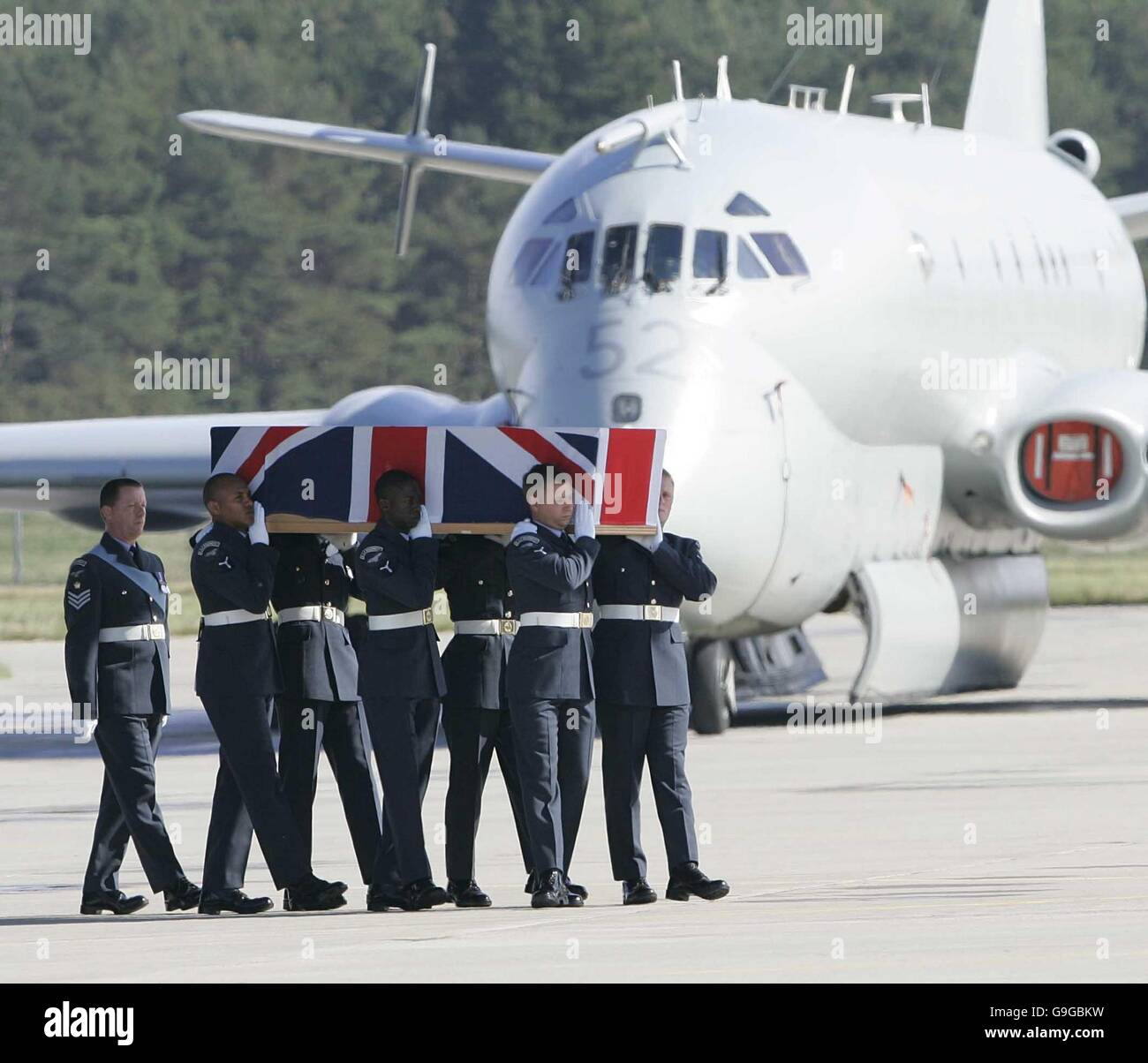 Bodies of 14 servicemen arrive at base Stock Photo - Alamy