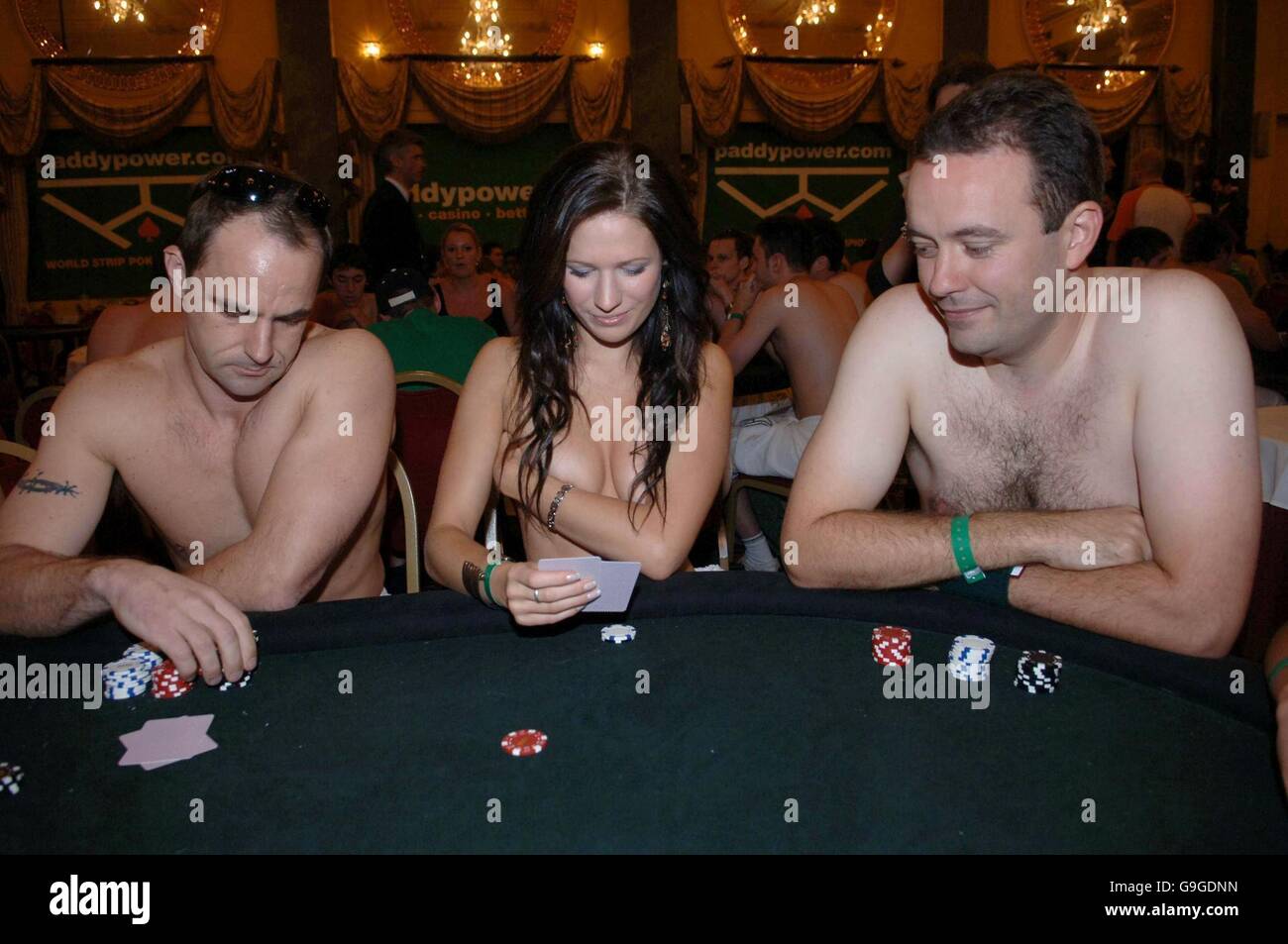 Sabe o que é strip poker?