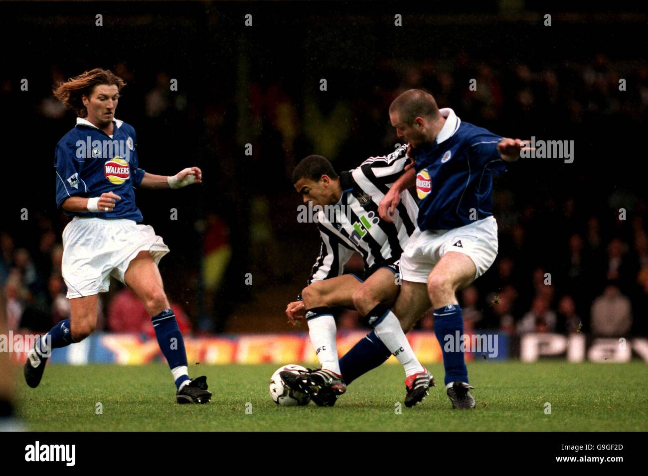 Leicester City's Robbie Savage (l) and Gerry Taggart (r) close in on Newcastle United's Kieron Dyer (c) Stock Photo