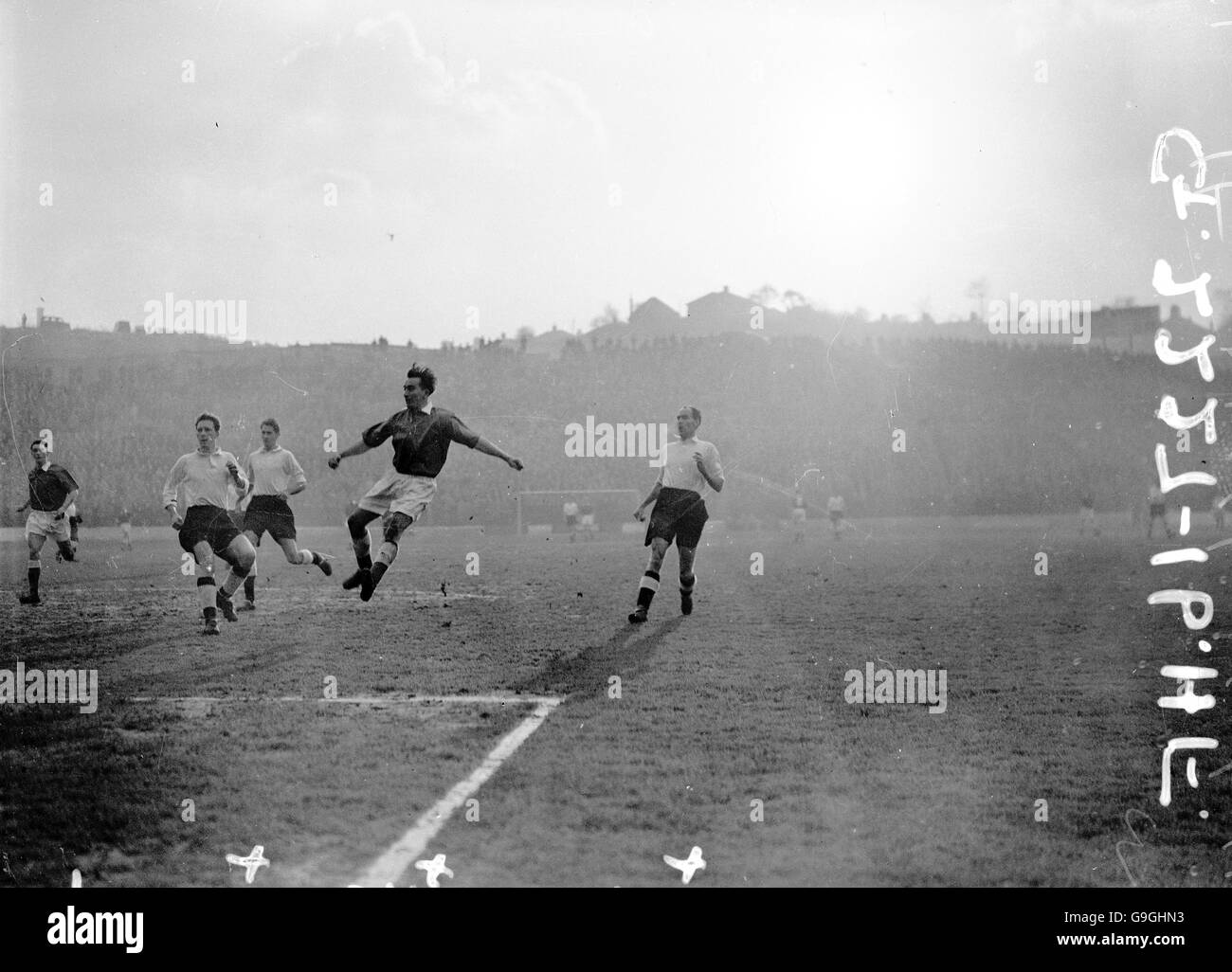 Soccer - FA Cup Third Round - Charlton Athletic v Middlesbrough. Charlton's Michael Stewart (l) and Jock Campbell (r) watch as Middlesbrough's Joe Scott (c) fires in a shot at goal Stock Photo