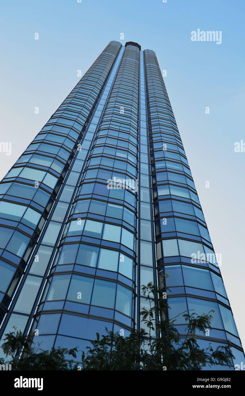 Steel skyscraper hi-res stock photography and images - Alamy