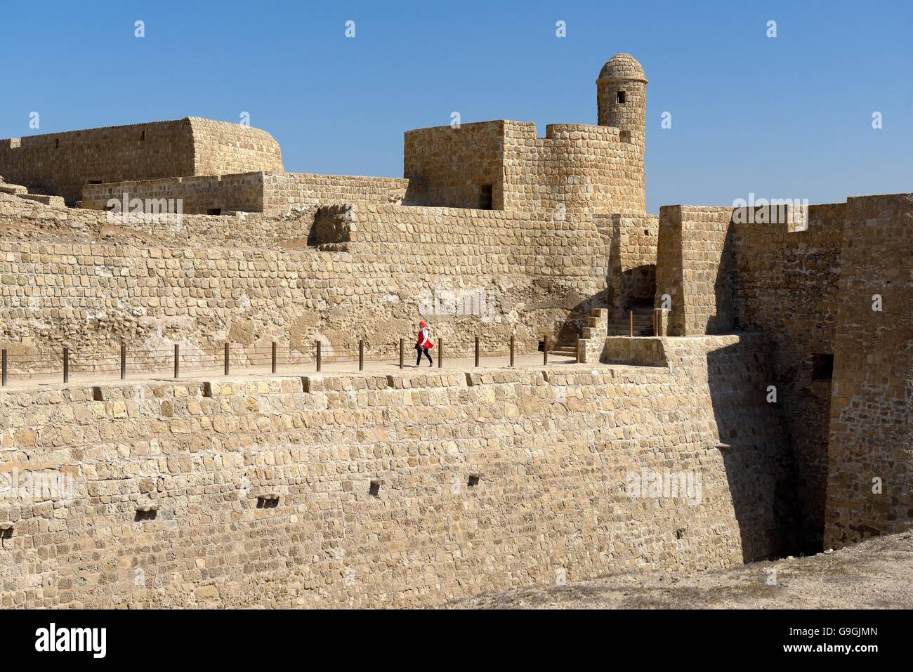 Bahrain Fort dates from 2300 BC Copper and Bronze Ages. Once capital of Dilmun civilization. View in over the west wall Stock Photo