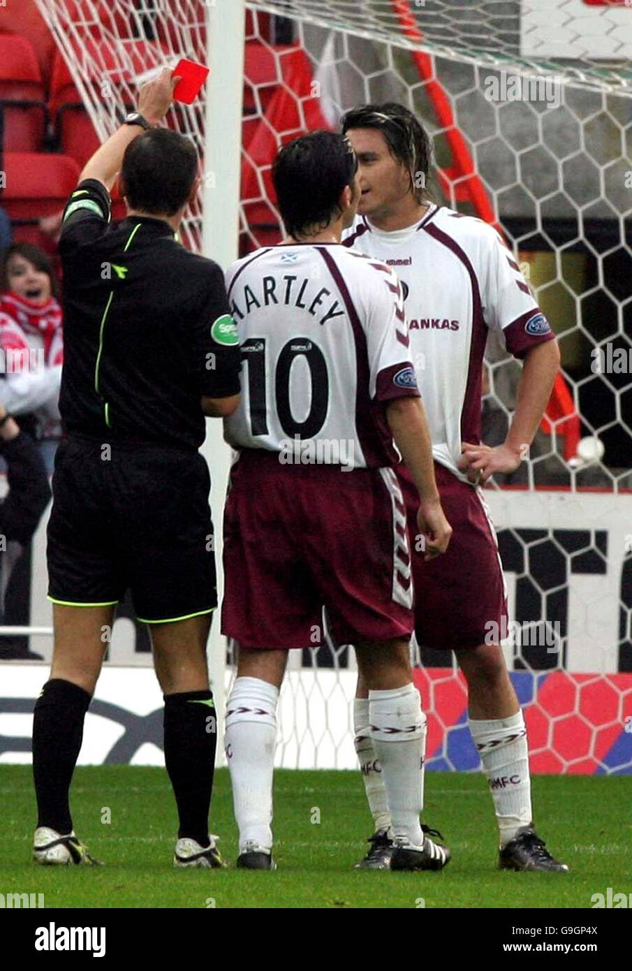 Referee Stuart Dougal sends off Hearts' Mauricio Pinilla (right) during the Bank of Scotland Premier League match at Pittodrie Stadium, Aberdeen. Stock Photo