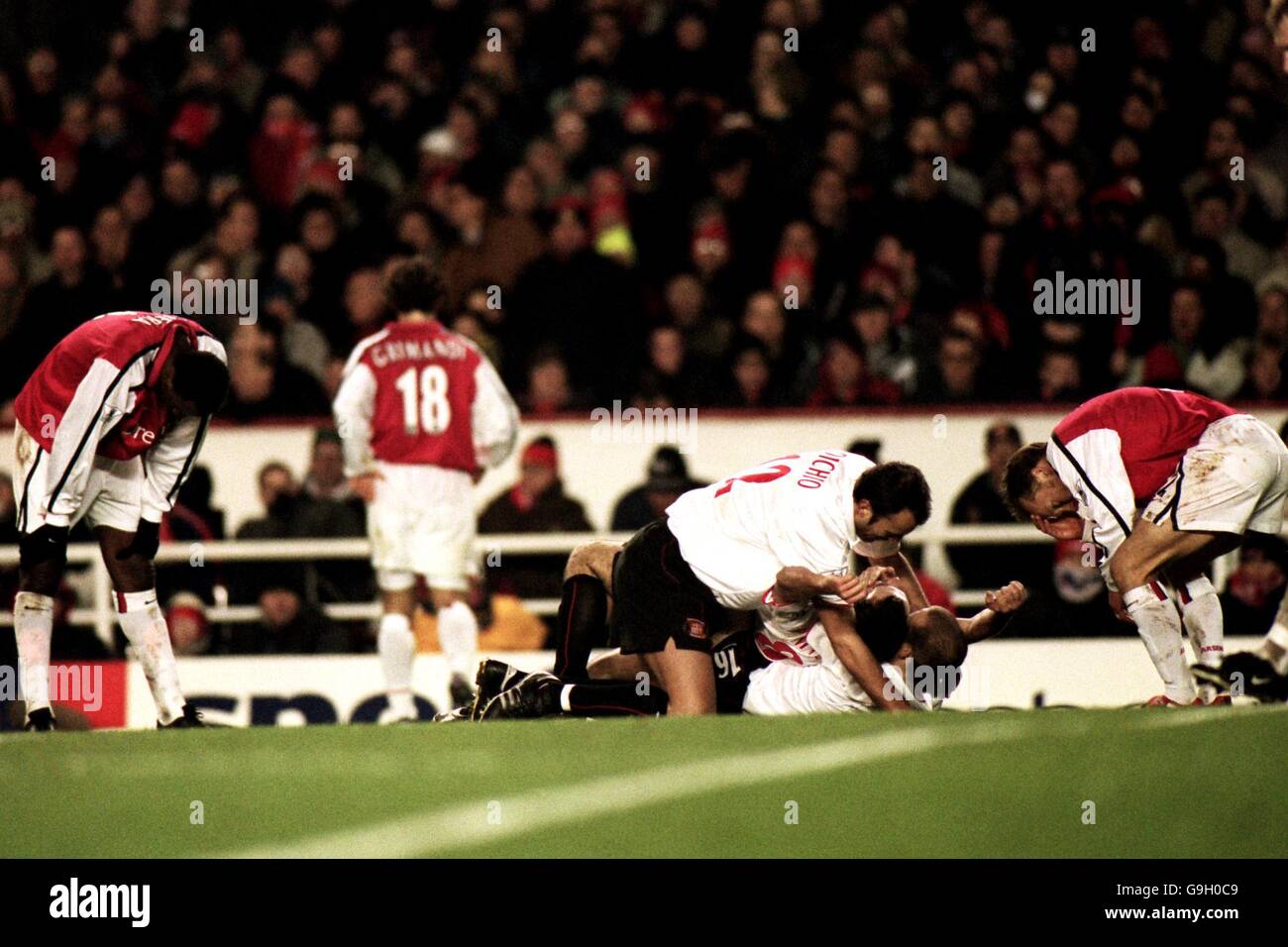 Dejected Arsenal player Lee Dixon cannot watch Sunderland players congratulating Gavin McCann after his wonderstrike made it 2-2 Stock Photo