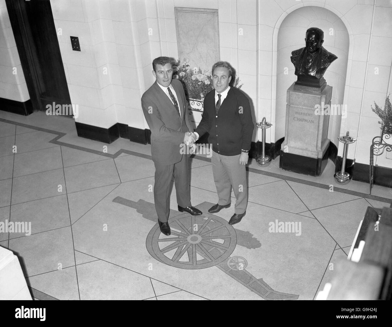 Soccer - Football League Division One - Jim Furnell Signs For Arsenal - Highbury Stock Photo