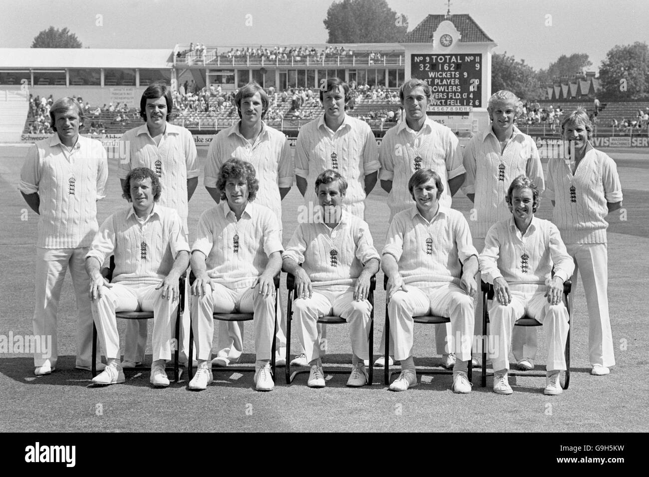 England team group: (back row, l-r) Clive Radley, Geoff Miller, Ian Botham, Mike Hendrick, Phil Edmonds, David Gower, Barry Wood; (front row, l-r) Graham Roope, Bob Willis, Mike Brearley, Chris Old, Bob Taylor Stock Photo