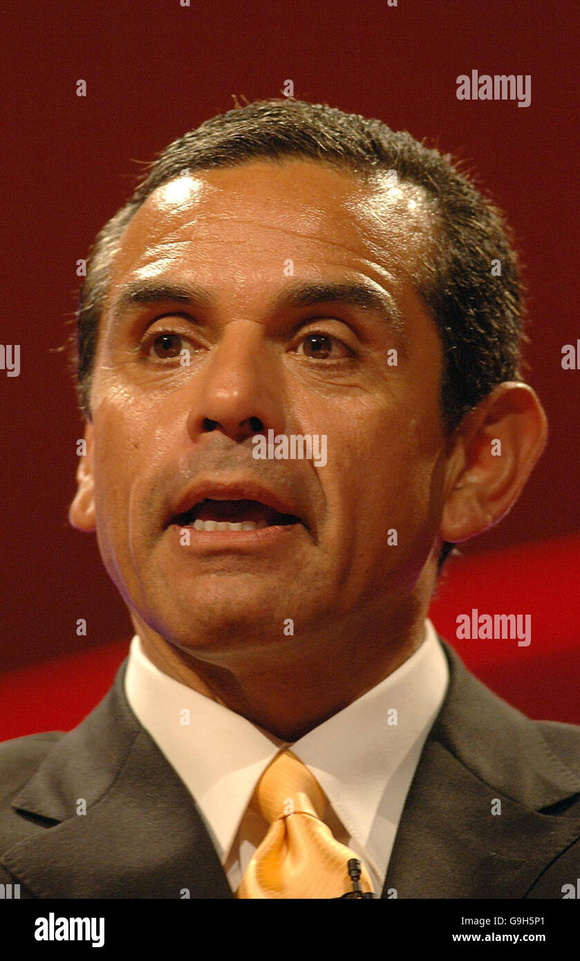 Mayor of Los Angeles Antonio Villaraigosa speaking at the Labour Party Conference in Manchester Stock Photo