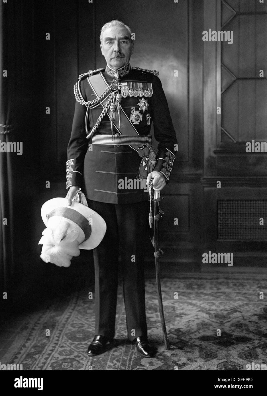 Metropolitan police london uniform Black and White Stock Photos ...