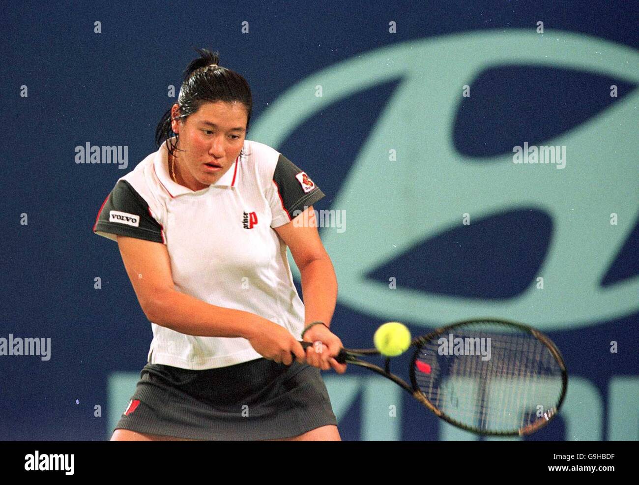 Thailand's Tamarine Tanasugarn in action against South Africa's Amanda Coetzer Stock Photo