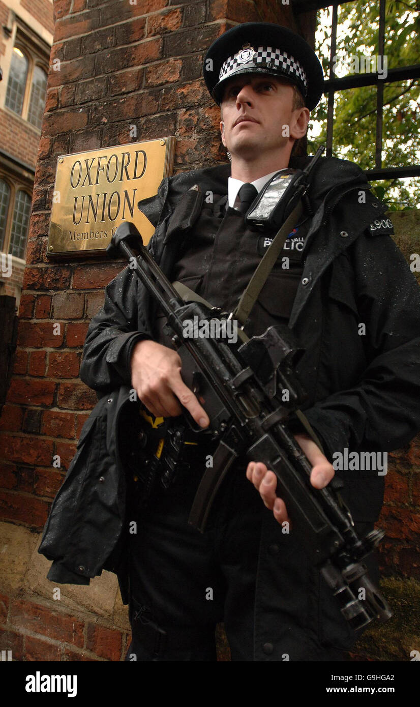 An armed Police officer stands outside the Oxford Union in central Oxford during a visit by Pakistan President Pervez Musharraf. Stock Photo