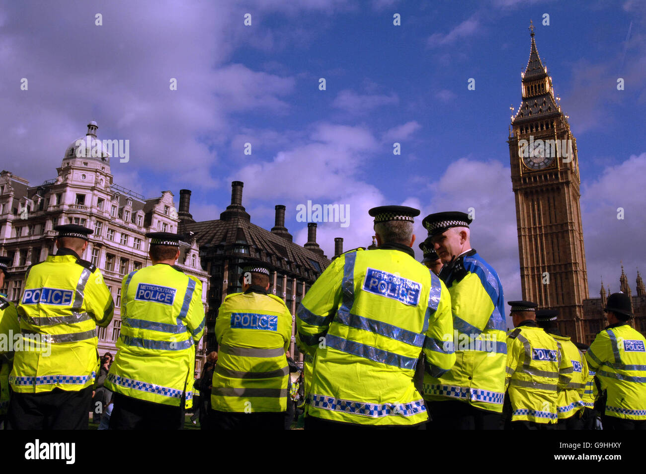 Police officers stand in London's Parliament Square Stock Photo - Alamy