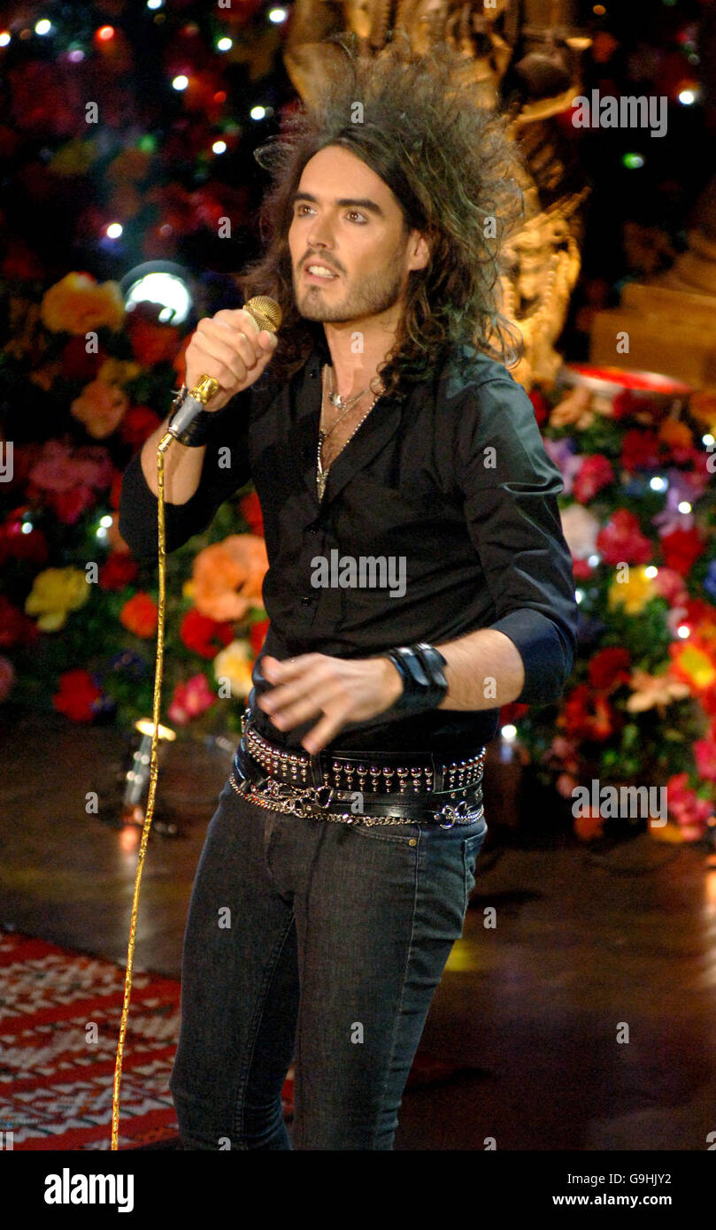Russell Brand during his stand-up comedy show at the Shepherds Bush Empire,  west London. Picture date: Tuesday 10 October 2006. Photo credit should  read: Ian West/PA Stock Photo - Alamy
