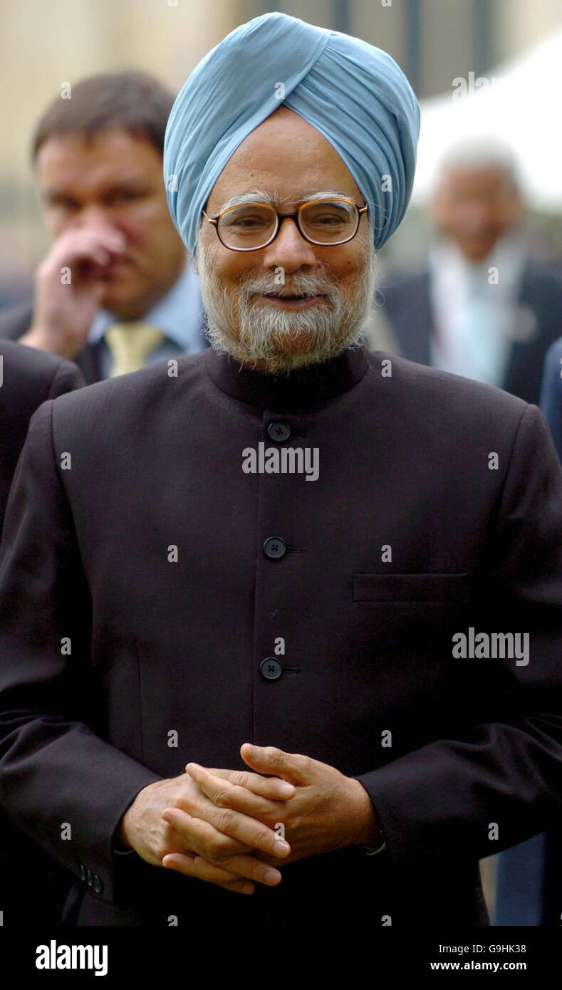 Indian Prime Minister Dr Manmohan Singh arrives at Cambridge University, where he will receive an honorary Law degree. Stock Photo