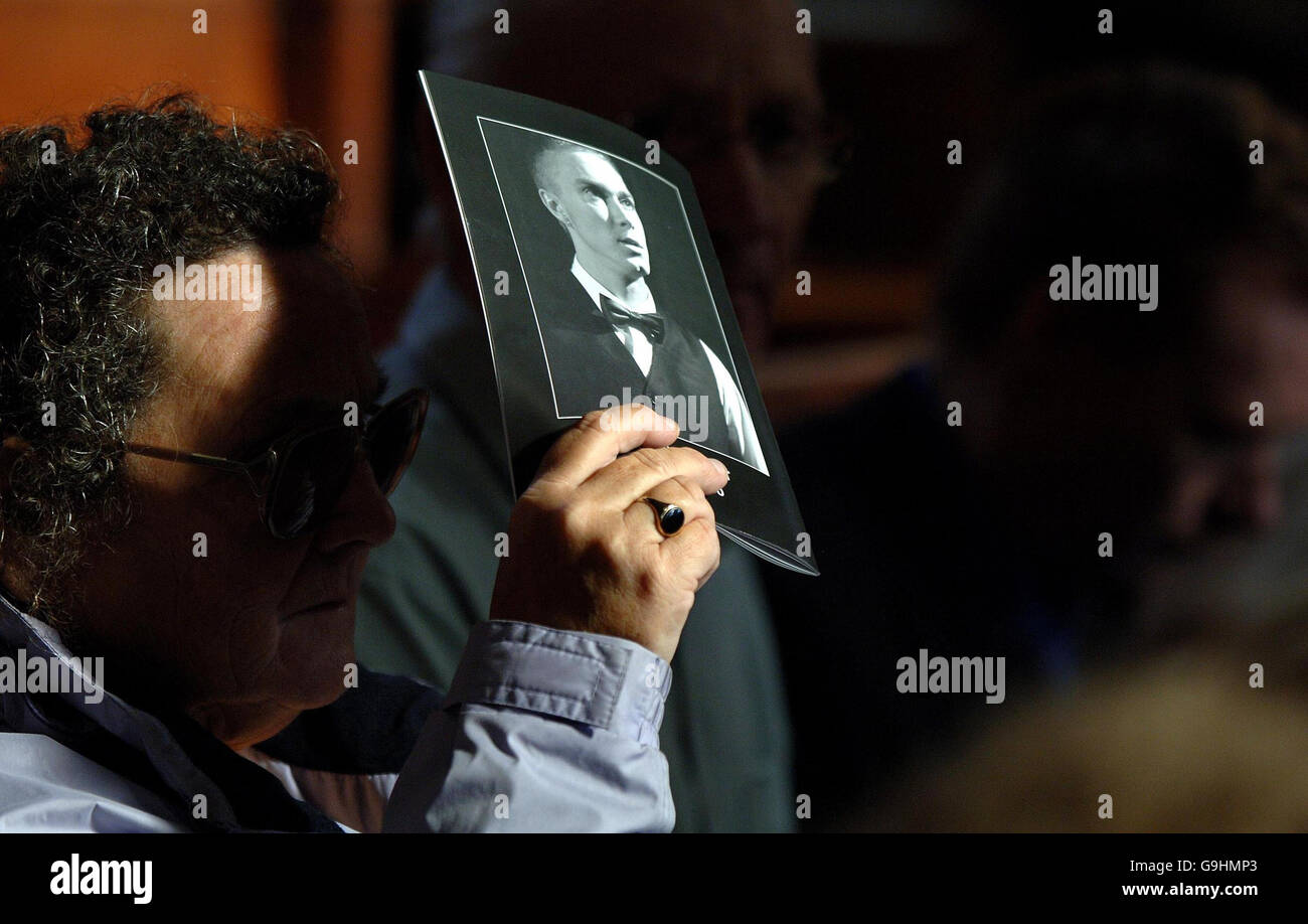 Paul Hunter funeral Stock Photo, Royalty Free Image: 109183595 - Alamy