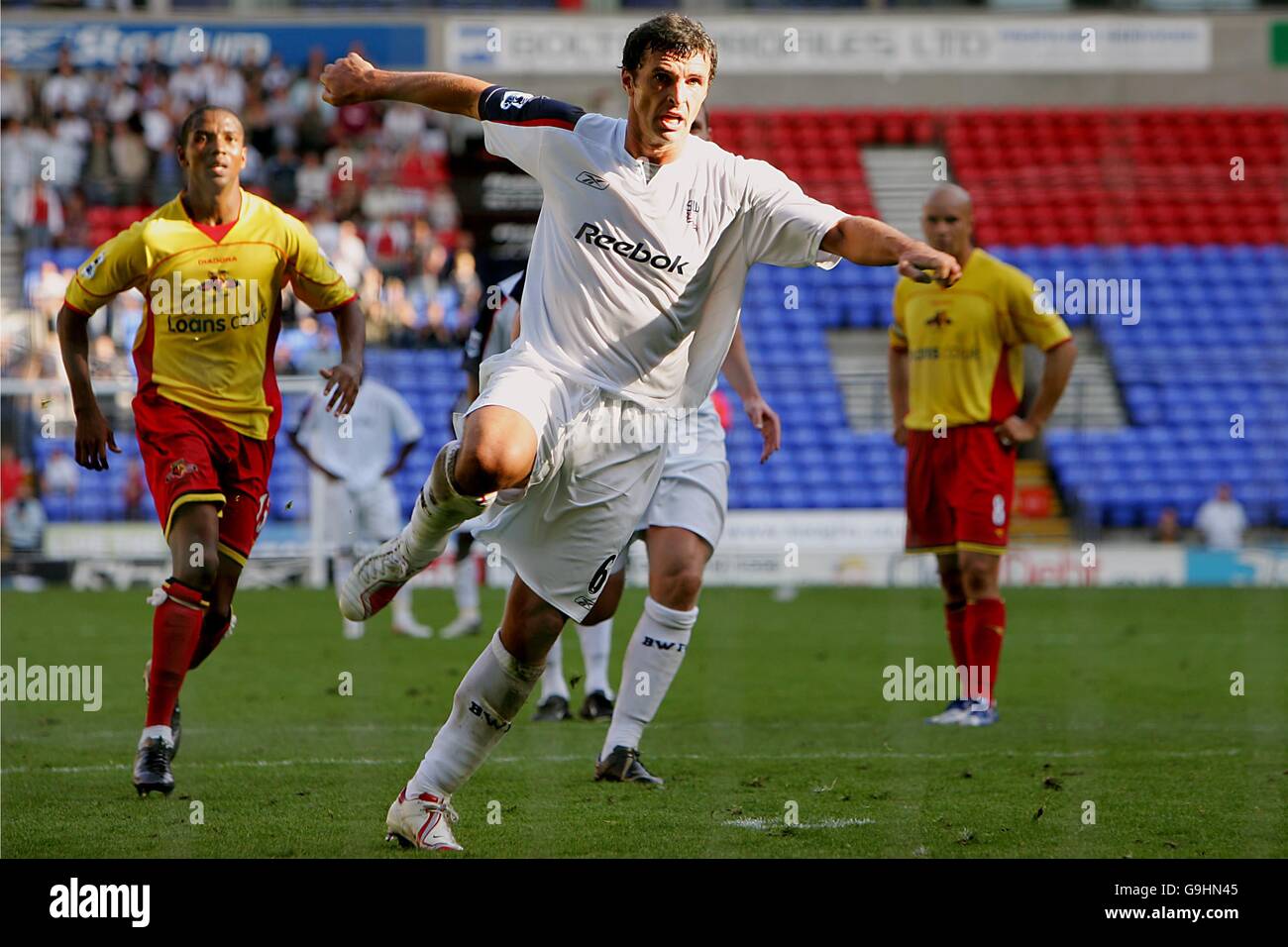 Soccer - FA Barclays Premiership - Bolton Wanderers v Watford - The Reebok Stadium. Bolton Wanderer's Gary Speed scorers the penalty to win the game Stock Photo