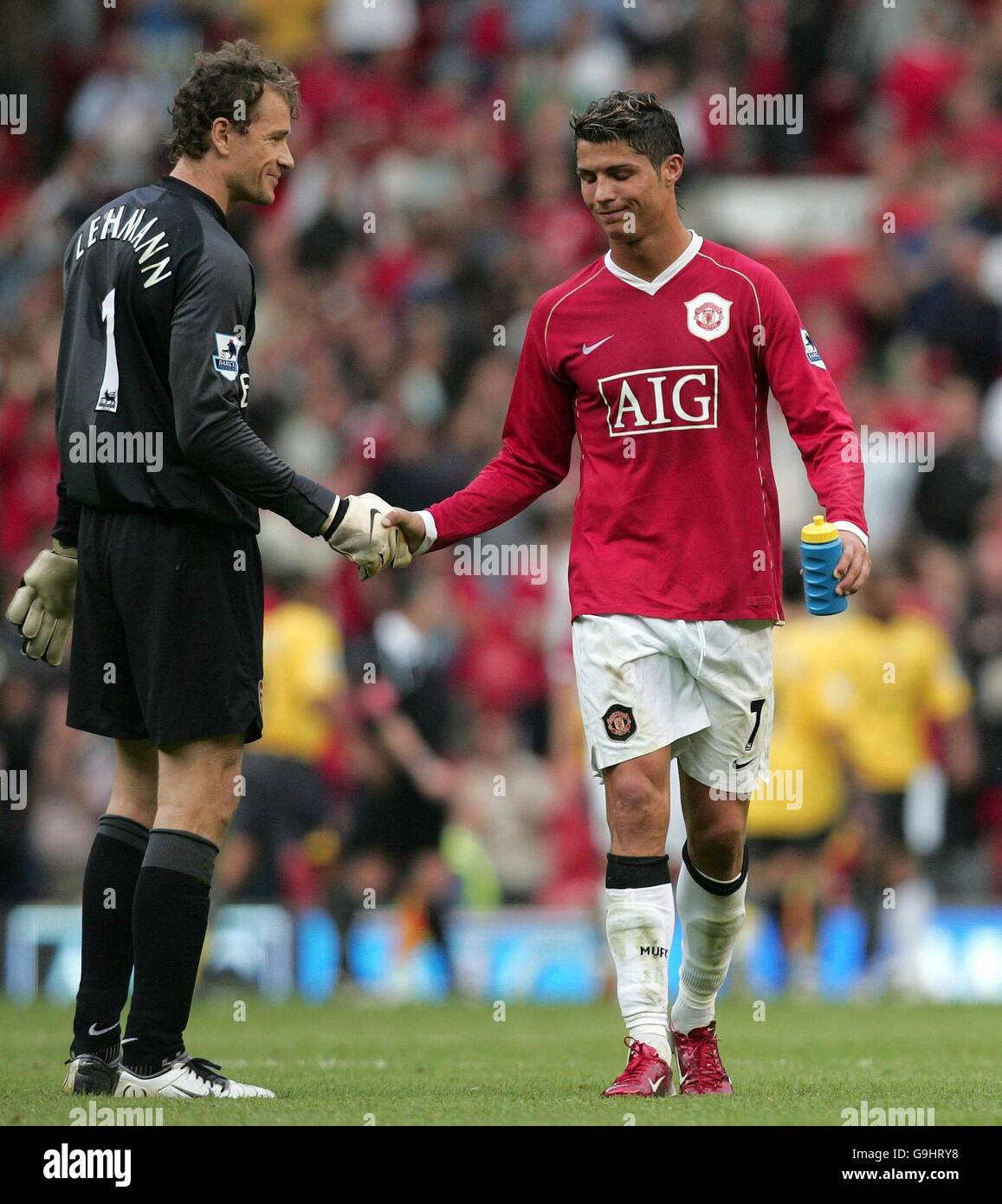 Arsenal goalkeeper Jens Lehmann shakes hands with Manchester United's Cristiano Ronaldo after the Barclays Premiership match at Old Trafford, Manchester. Stock Photo