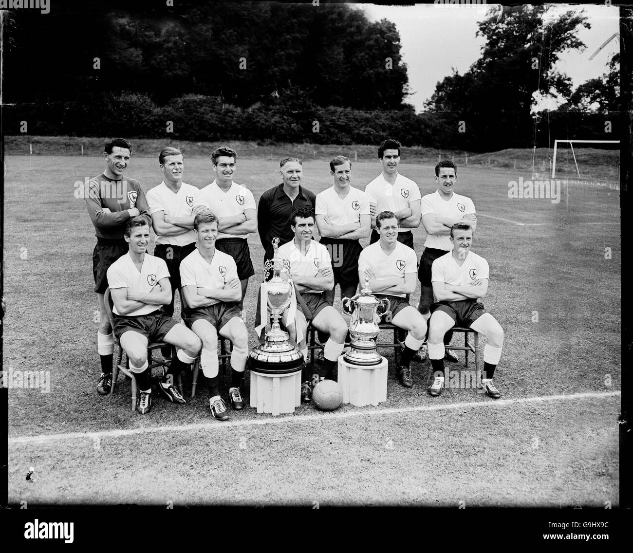 Tottenham Hotspur team group: (back row, l-r) Bill Brown, Peter Baker, Ron Henry, manager Bill Nicholson, Danny Blanchflower, Maurice Norman, Dave Mackay (front row, l-r) Cliff Jones, John White, Bobby Smith, Les Allen, Terry Dyson Stock Photo
