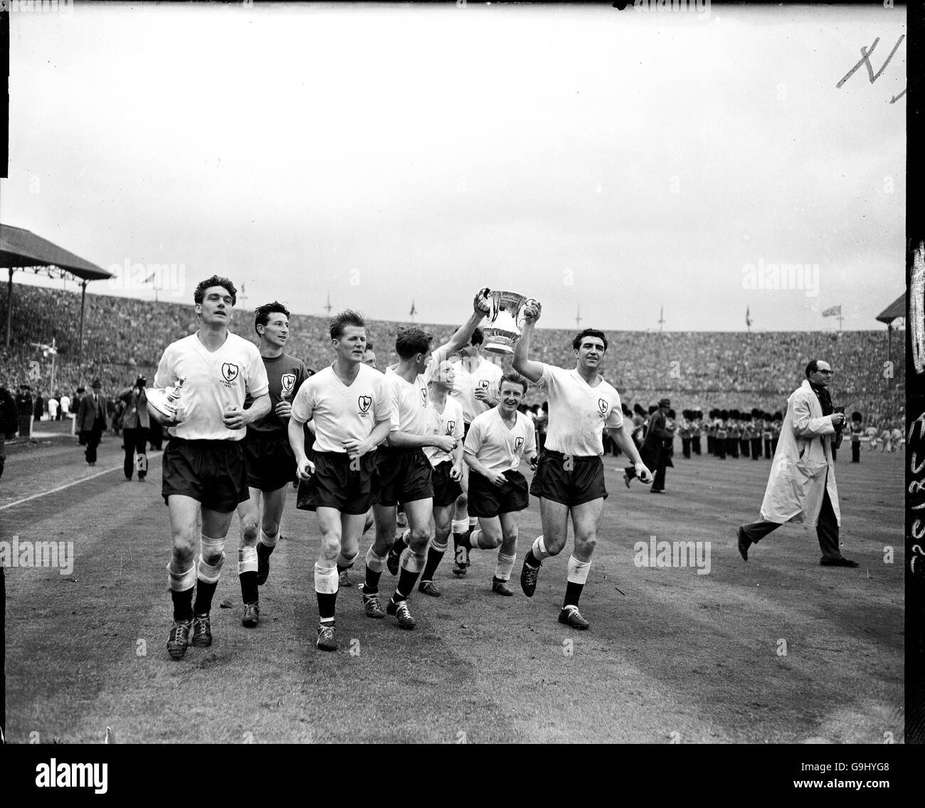Tottenham Hotspur players parade the FA Cup around Wembley after their 2-0 victory: (l-r) Ron Henry, Bill Brown, Peter Baker, Danny Blanchflower, Cliff Jones, Maurice Norman, Terry Dyson, Bobby Smith Stock Photo