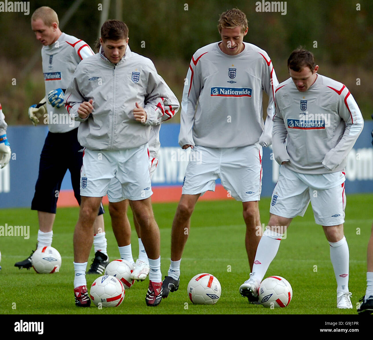 Peter crouch and wayne rooney hi-res stock photography and images - Alamy