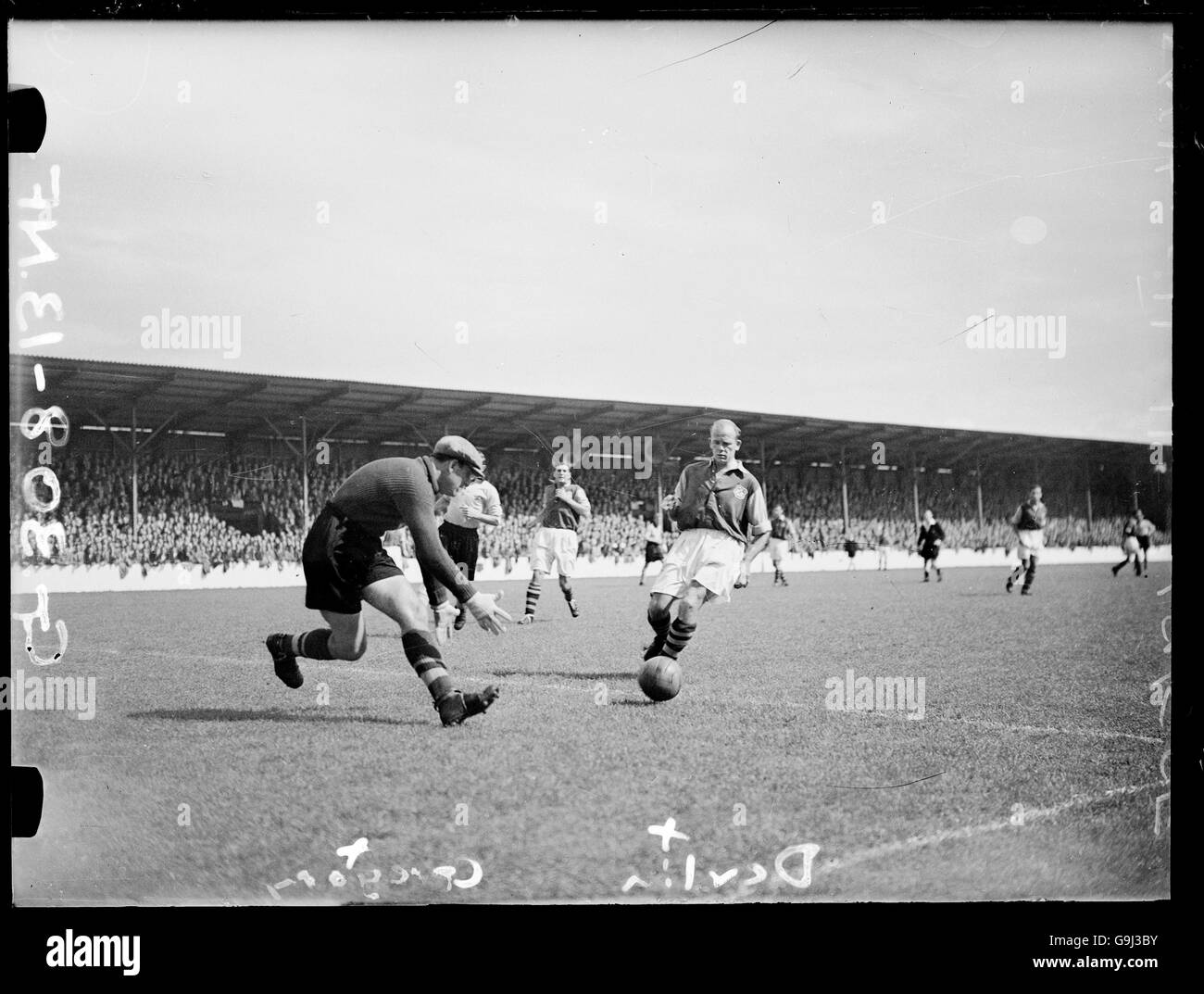 Hull city goalkeeper Black and White Stock Photos & Images Alamy