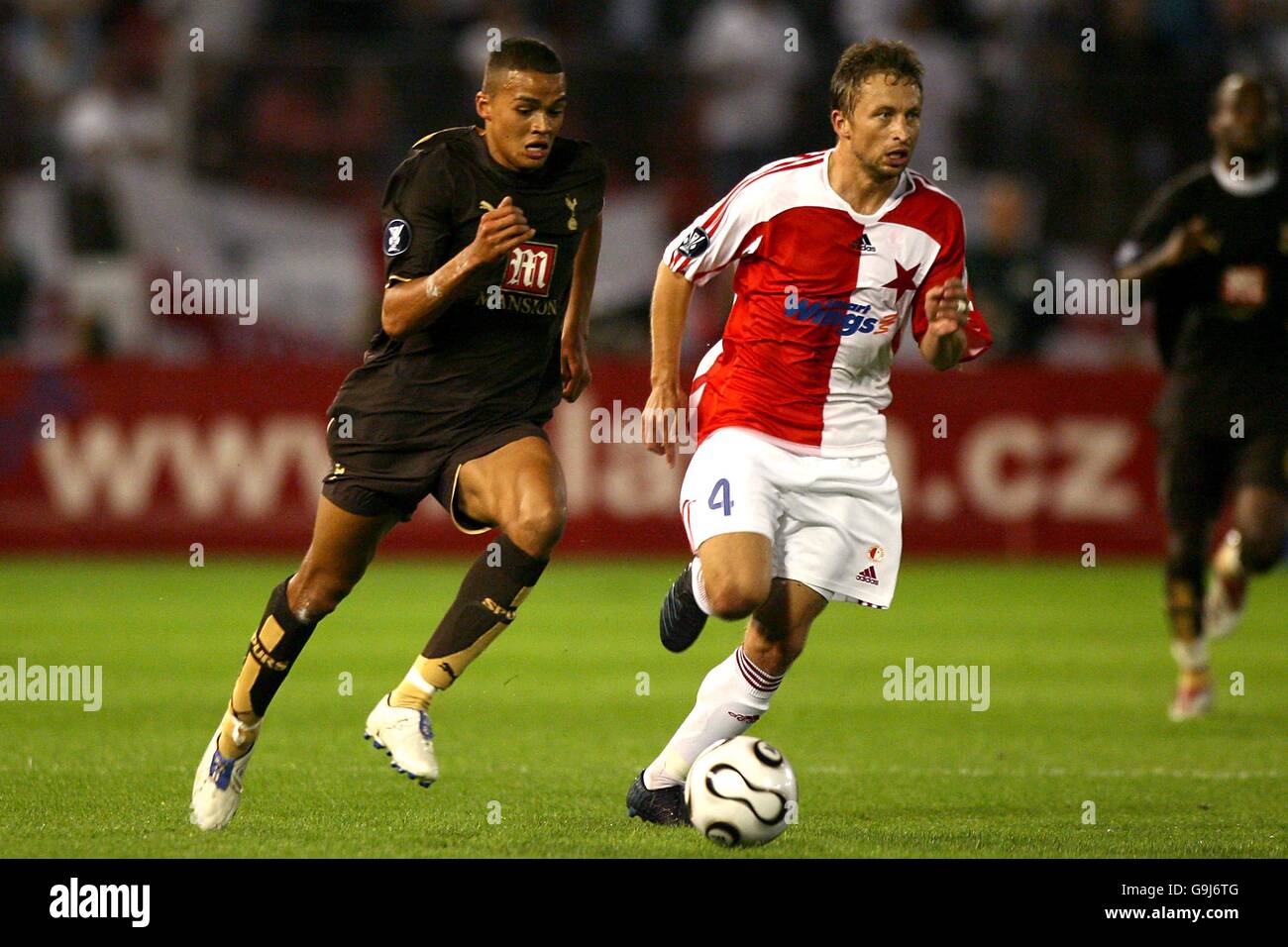 Soccer - UEFA Cup - Round Of 32 - Slavia Prague v Tottenham Hotspur -  Strahov Stadium Stock Photo - Alamy