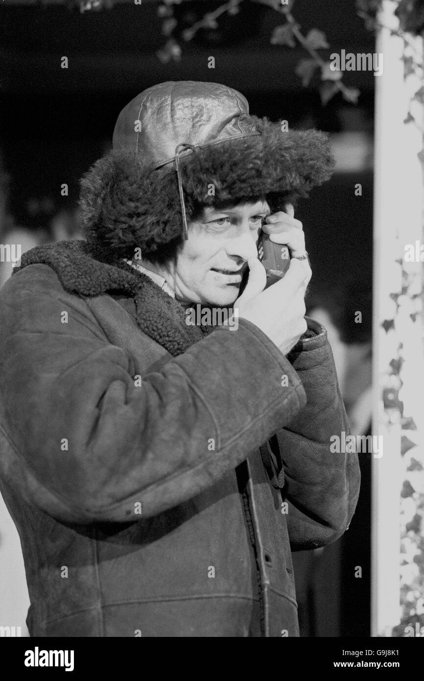 Alex Higgins, wrapped up well against the winter cold, takes a phone call as he gives an impromptu press conference from the front doorstep of his mansion, following allegations that he headbutted Paul Hatherell, the tournament director of the Tennants UK Championship, in which Higgins is competing in Preston Stock Photo