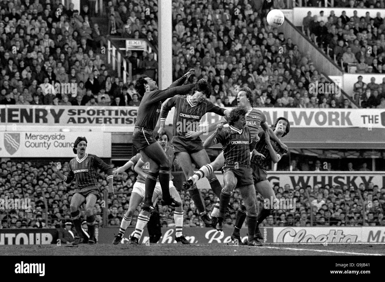General action in the Liverpool goalmouth. (l-r) Liverpool's Mark Lawrenson, goalkeeper Bruce Grobbelaar, Everton's Graeme Sharp, Liverpool's Alan Hansen, Alan Kennedy, Everton's Andy Gray and Liverpool's Ronnie Whelan. Stock Photo