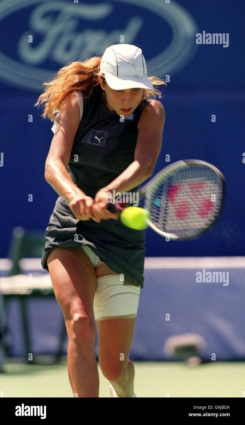 Blitz Rusten gjorde det Tennis - Australian Open - Women's Singles - Second Round - Conchita  Martinez v Emmanuelle Gagliardi. Emmanuelle Gagliardi Stock Photo - Alamy
